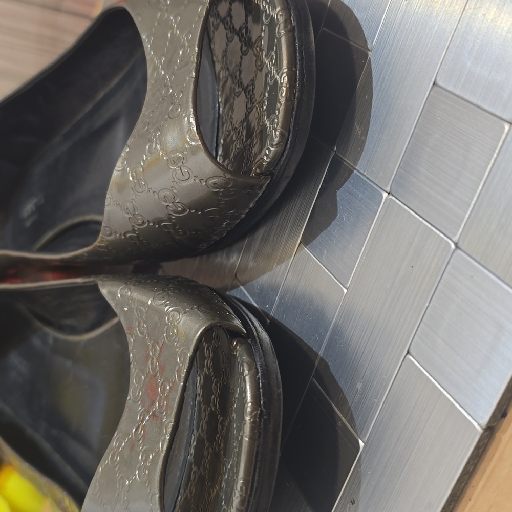 Gucci Metallic Gray Peep-Toe Flats - Picture 4 of 12
